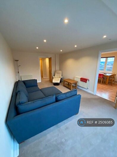 2 Bedroom Flat To Rent In Vellacott Close, Cardiff, CF10