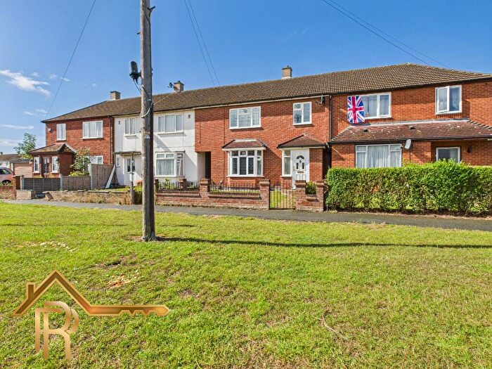 4 Bedroom Terraced House To Rent In Kingsbridge Road, Romford, London, RM3