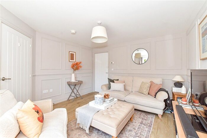 3 Bedroom Semi Detached House For Sale In Hobby Close, Chichester, West Sussex, PO20