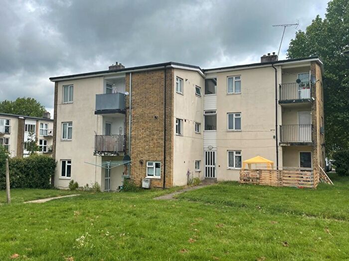 2 Bedroom Flat To Rent In Grove Mead, Hatfield, AL10