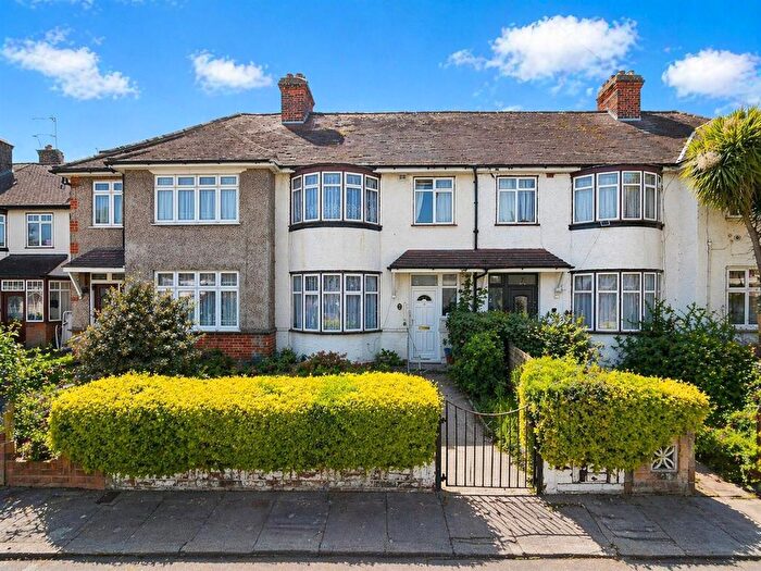 3 Bedroom Terraced House For Sale In Central Avenue, Hounslow, TW3