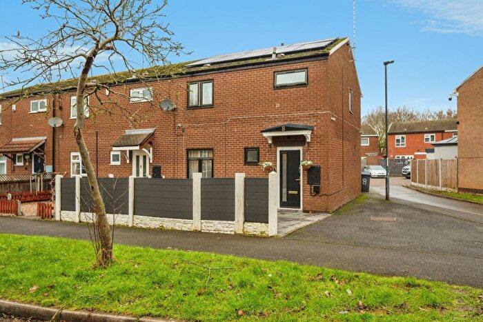 3 Bedroom End Of Terrace House For Sale In Glengarry Way, Sinfin, Derby, DE24