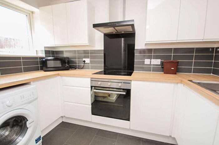 5 Bedroom Detached House To Rent In Five Double Bedroom Student House In Winton, BH9