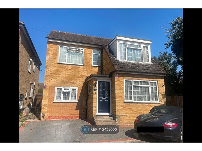 4 Bedroom Detached House To Rent In Dunton Road, Romford, RM1