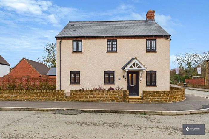 4 Bedroom Detached House For Sale In Field View, Brackley, NN13