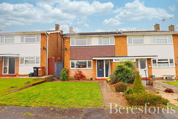 3 Bedroom Semi-Detached House For Sale In Boyne Drive, Chelmsford, CM1