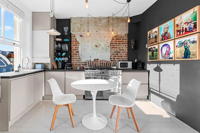 1 Bedroom Flat To Rent In Portobello Road, London, W11