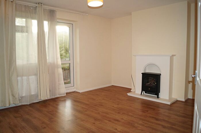 2 Bedroom Flat To Rent In Old Mill Court, Chigwell Road, South Woodford, E18