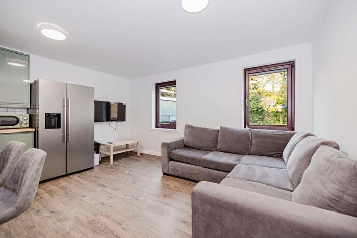 4 Bedroom Flat To Rent In L West Bryson Road, Edinburgh, EH11