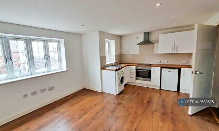 1 Bedroom Flat To Rent In Knighton Lane, Leicester, LE2