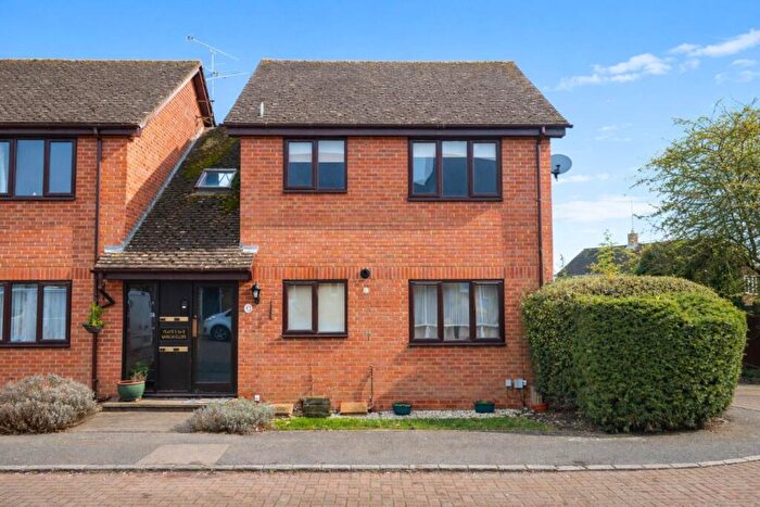 1 Bedroom Flat For Sale In Winch Close, Codcitoe, Hitchin, Herts, SG4