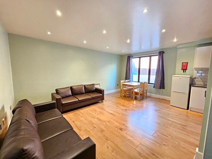 3 Bedroom Flat To Rent In Park Street, Luton, LU1