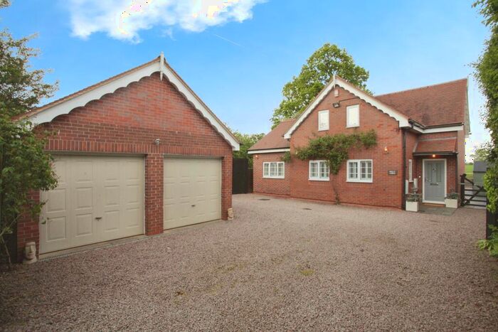 4 Bedroom Detached House For Sale In Nuneaton Road, Atherstone, CV9