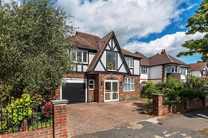 4 Bedroom Detached House For Sale In Holmwood Road, Cheam, SM2