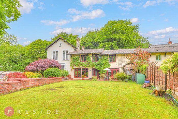3 Bedroom Character Property For Sale In Trows Lane, Castleton, Rochdale, OL11