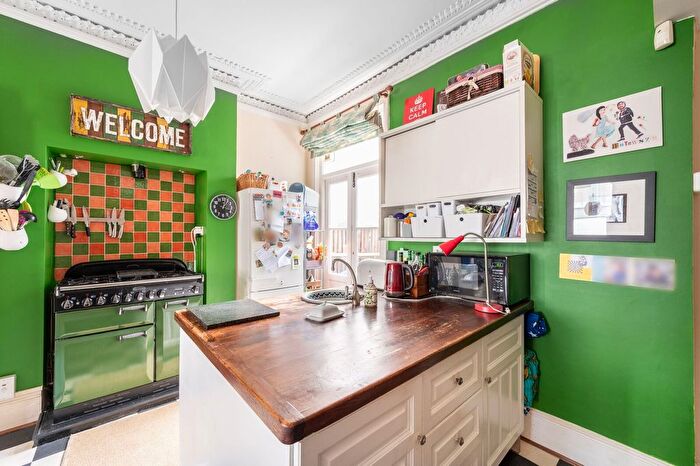 1 Bedroom Flat To Rent In Fernside Road, Balham, London, SW12