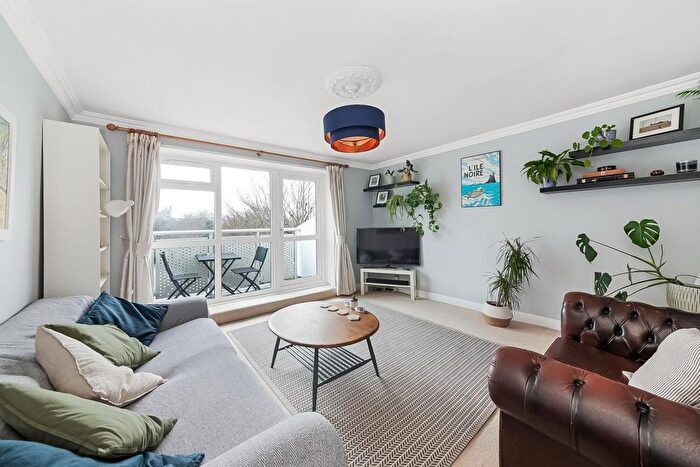 3 Bedroom Flat For Sale In Wood Vale, Forest Hill, London, SE23