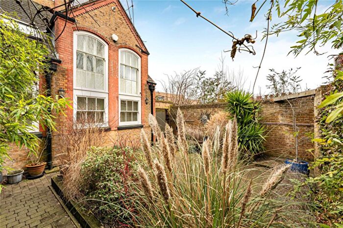 2 Bedroom End Of Terrace House For Sale In Schoolbell Mews, London, E3