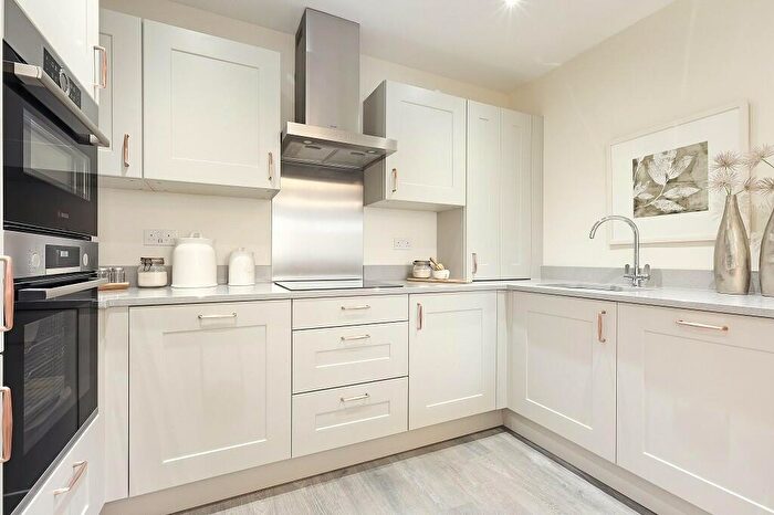 2 Bedroom Apartment For Sale In Shilton Road, Burford, OX18