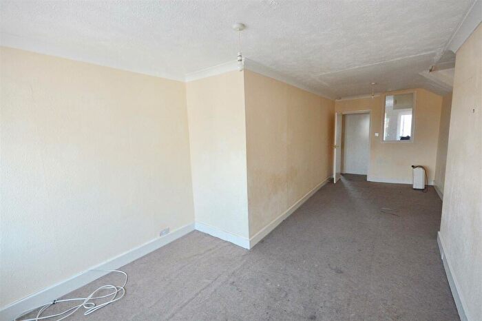 2 Bedroom Flat For Sale In Elms Road, Eastbourne, BN21