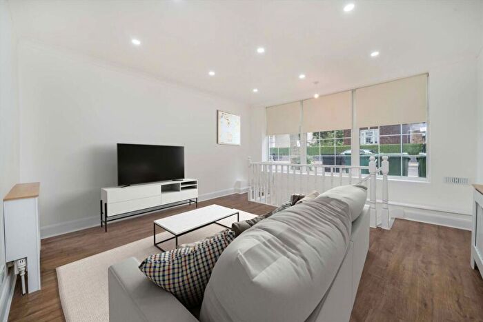 4 Bedroom Maisonette For Sale In Torriano Avenue, Kentish Town, NW5