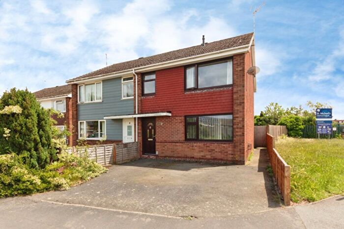 3 Bedroom Semi-Detached House For Sale In Acacia Crescent, Bedworth, CV12