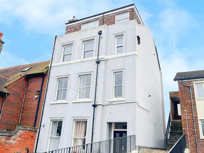 2 Bedroom Flat To Rent In West Hill Road, St. Leonards, TN38