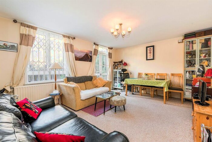 1 Bedroom Flat To Rent In Lennox Road, Oval, SW9