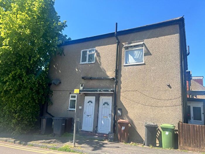 1 Bedroom Flat To Rent In Barnet Road, Potters Bar, Hertfordshire, EN6