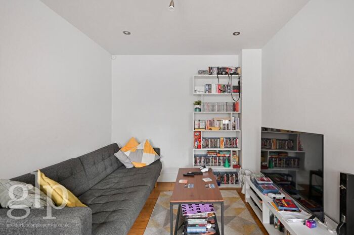 3 Bedroom Flat To Rent In St Paul's Road, Harringey, N17