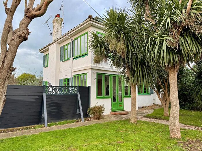 2 Bedroom Flat To Rent In Sea Place, Worthing, BN12