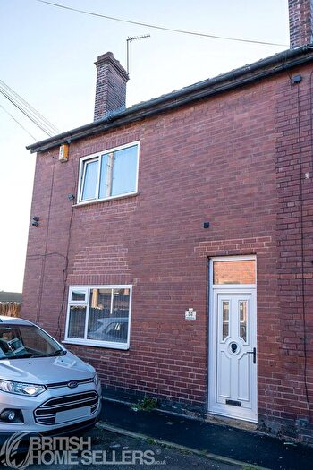 4 Bedroom End Terrace House For Sale In Gillann Street, Knottingley, West Yorkshire, WF11