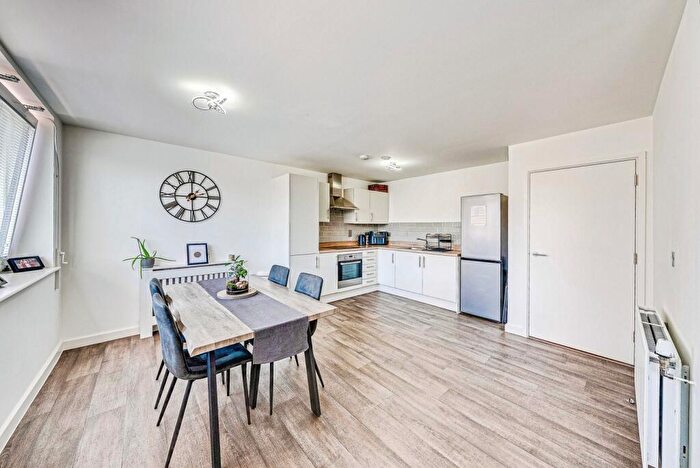 2 Bedroom Flat For Sale In Vauxhall Place, Dartford, Kent, DA1