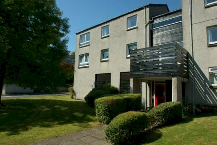 2 Bedroom Flat To Rent In Sinclair Street, Milngavie, G62