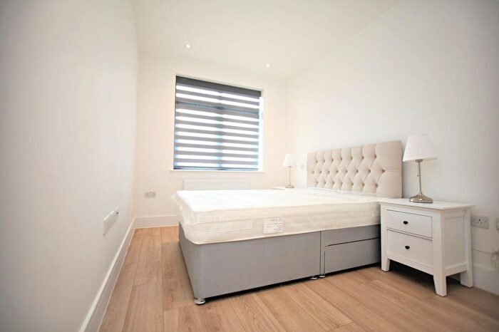 2 Bedroom Flat To Rent In Finchley Lane, Hendon, NW4