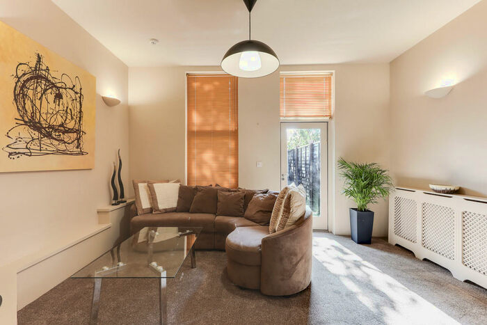 4 Bedroom Apartment To Rent In Westcliffe Court, The Park, Nottingham, NG7