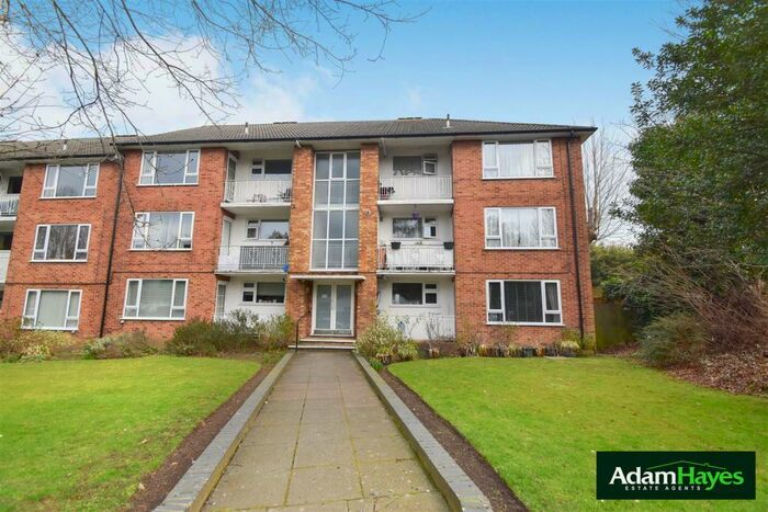 2 Bedroom Apartment To Rent In Moss Hall Grove, North Finchley, N12