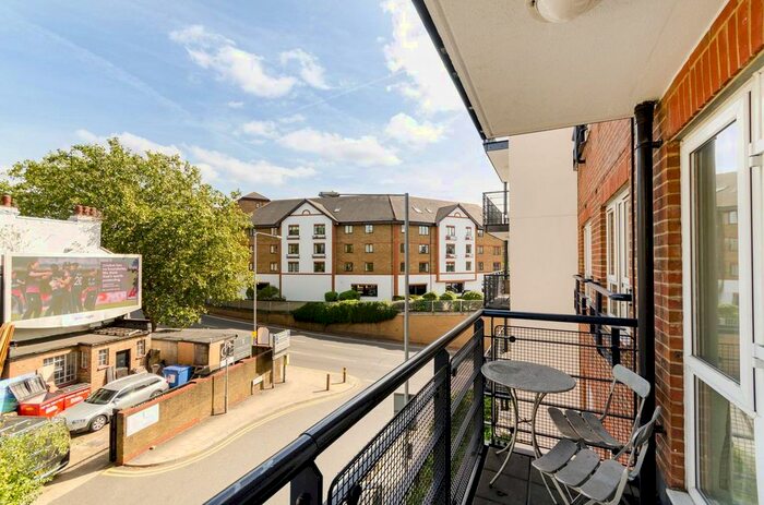 2 Bedroom Flat To Rent In Royal Quarter, Kingston, Kingston Upon Thames, KT2