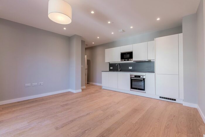 2 Bedroom Flat To Rent In Avonmore Road, London, W14