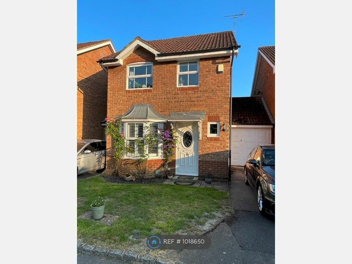 3 Bedroom Detached House To Rent In Constable Close, Reading, RG5