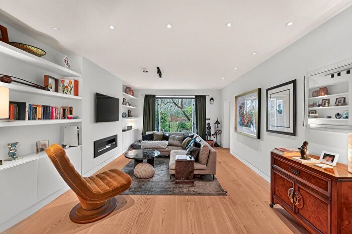 2 Bedroom Flat For Sale In Sutherland Avenue, Little Venice, W9