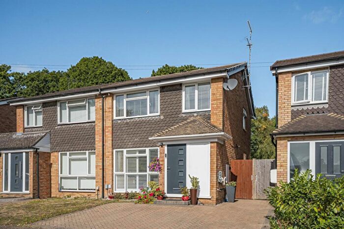 3 Bedroom Semi-Detached House For Sale In Ringway Road, Park Street, St. Albans, AL2