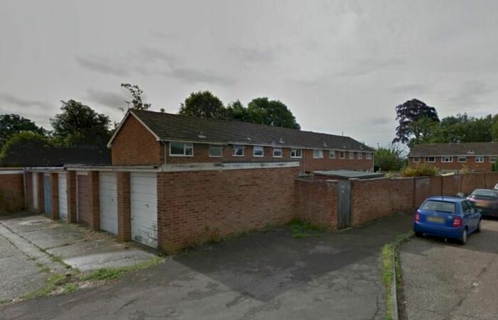 2 Bedroom Maisonette To Rent In Bedgebury Close, Vinters Park, Maidstone, Kent, ME14