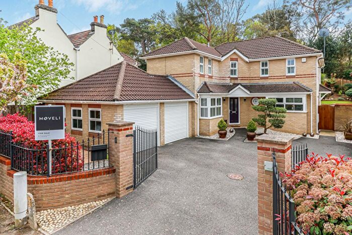 4 Bedroom Detached House For Sale In Lilliput Road, Poole, BH14