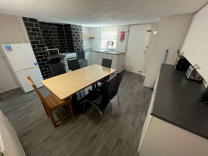 5 Bedroom Terraced House To Rent In Brudenell Road, Leeds, West Yorkshire, LS6