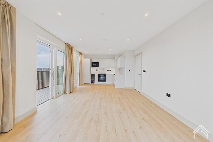 2 Bedroom Flat To Rent In The Draper, London, NW9