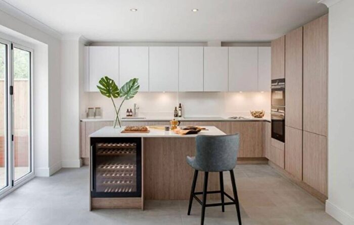 2 Bedroom Flat For Sale In Eldon Court, South Norwood, SE25