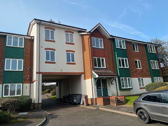 1 Bedroom Flat To Rent In Missenden Gardens, Slough, Berkshire, SL1