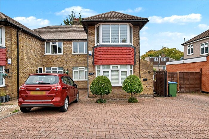2 Bedroom Maisonette For Sale In Pinnacle Hill, Bexleyheath, DA7