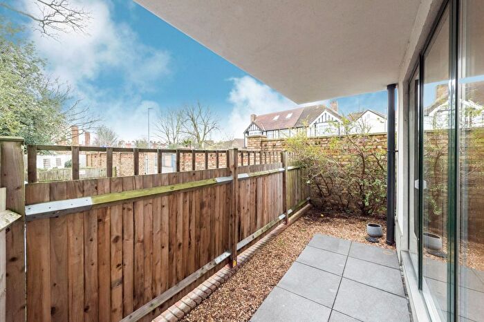 1 Bedroom Flat To Rent In Trinity Crescent, Tooting Bec, London, SW17